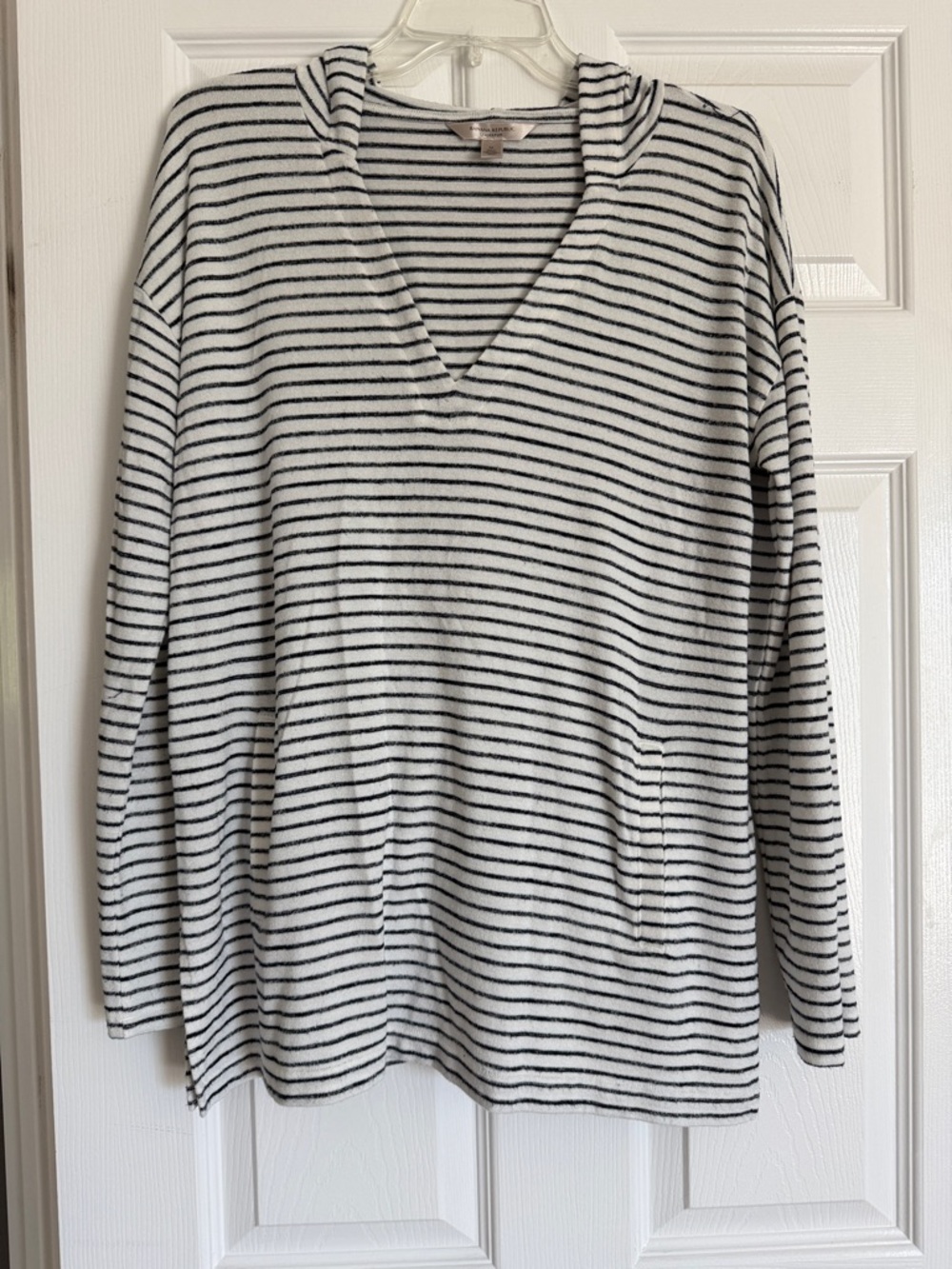 Banana Republic Black & White Striped V-Neck Sweater Hoodie